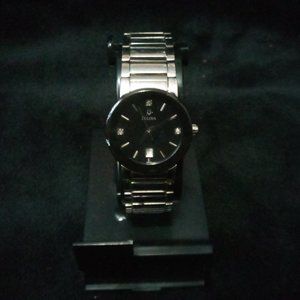 Pre-Loved Womens Bulova Silver Tone Watch Small Chip In Crystal